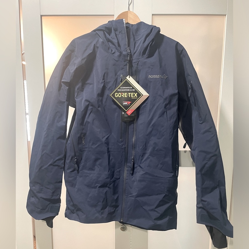 men's Norrona lofoten Gore-Tex Pro Jacket medium indigo night